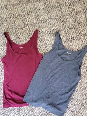 Old Navy Women's Scoop Neck Ribbed Tank - Burgundy & Charcoal